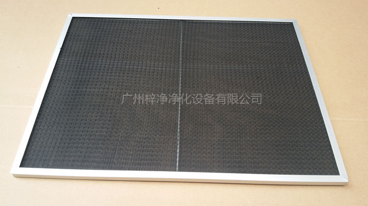尼龍網(wǎng)初效過濾器骨架采用直徑為6mm的鐵絲焊接處理,目的防止過濾器變形。