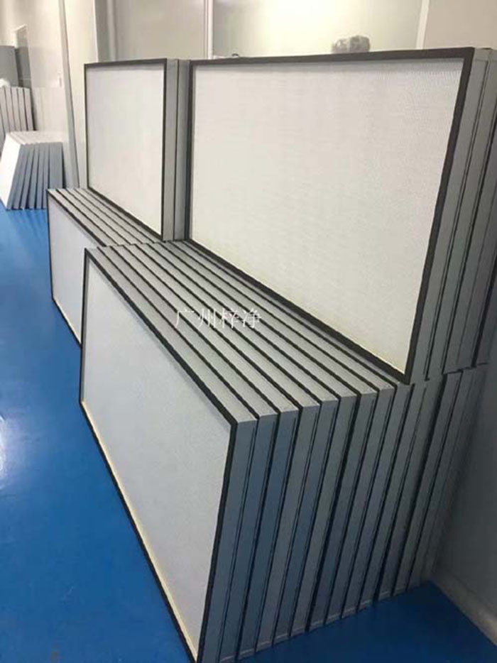 ULPA級超高效空氣過濾器適用于10000級-100級潔凈系統(tǒng)，空調(diào)系統(tǒng)，因此產(chǎn)品已廣泛應(yīng)用于電子、微電子、半導(dǎo)體、光器件、生物和醫(yī)藥線路、照相機和光學(xué)儀器、精密機械等多個領(lǐng)域。